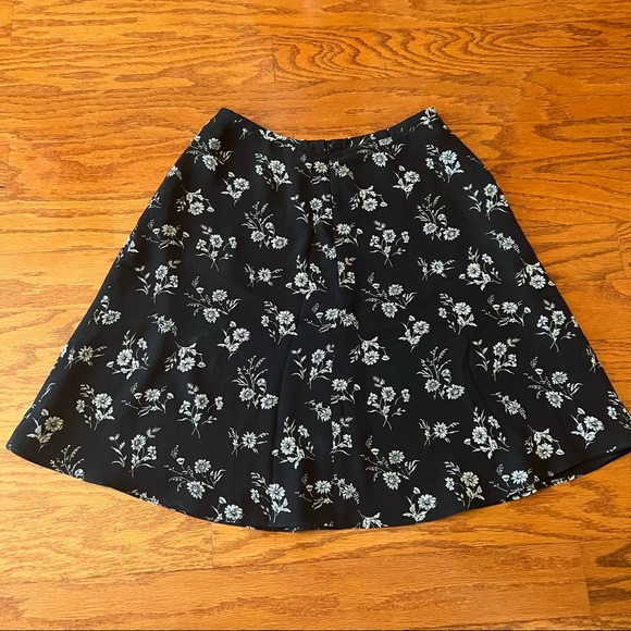Liz Claiborne size 4 petite a line black flowered print lined skirt - Picture 1 of 5